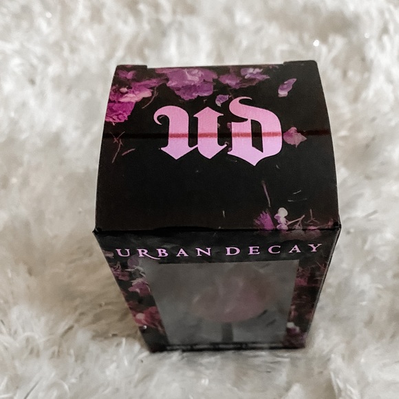 Urban Decay Build + Blend Makeup Sponge - Picture 2 of 3